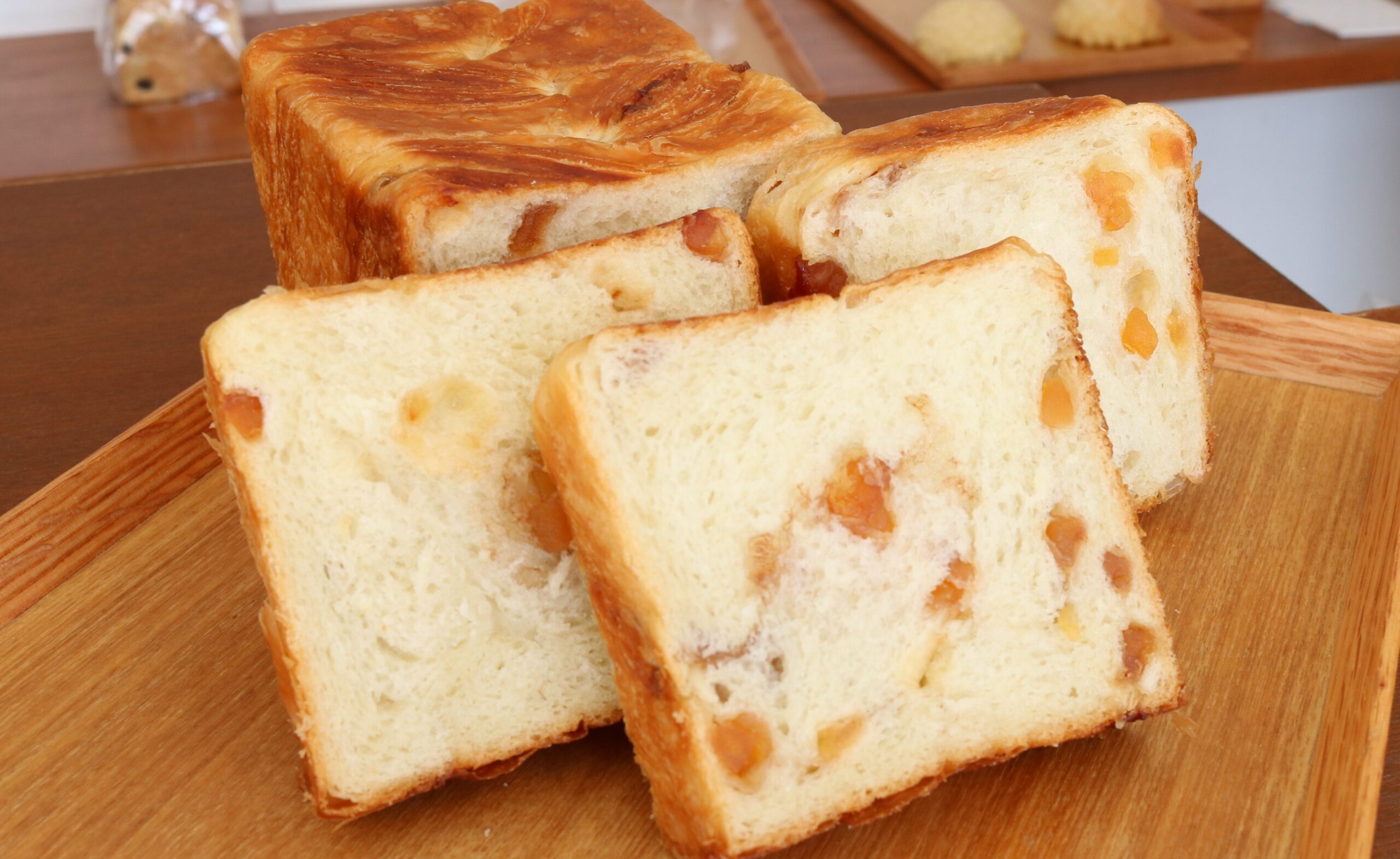 【ギフトにぜひ！】“人気の食パン・デニッシュパン”2選